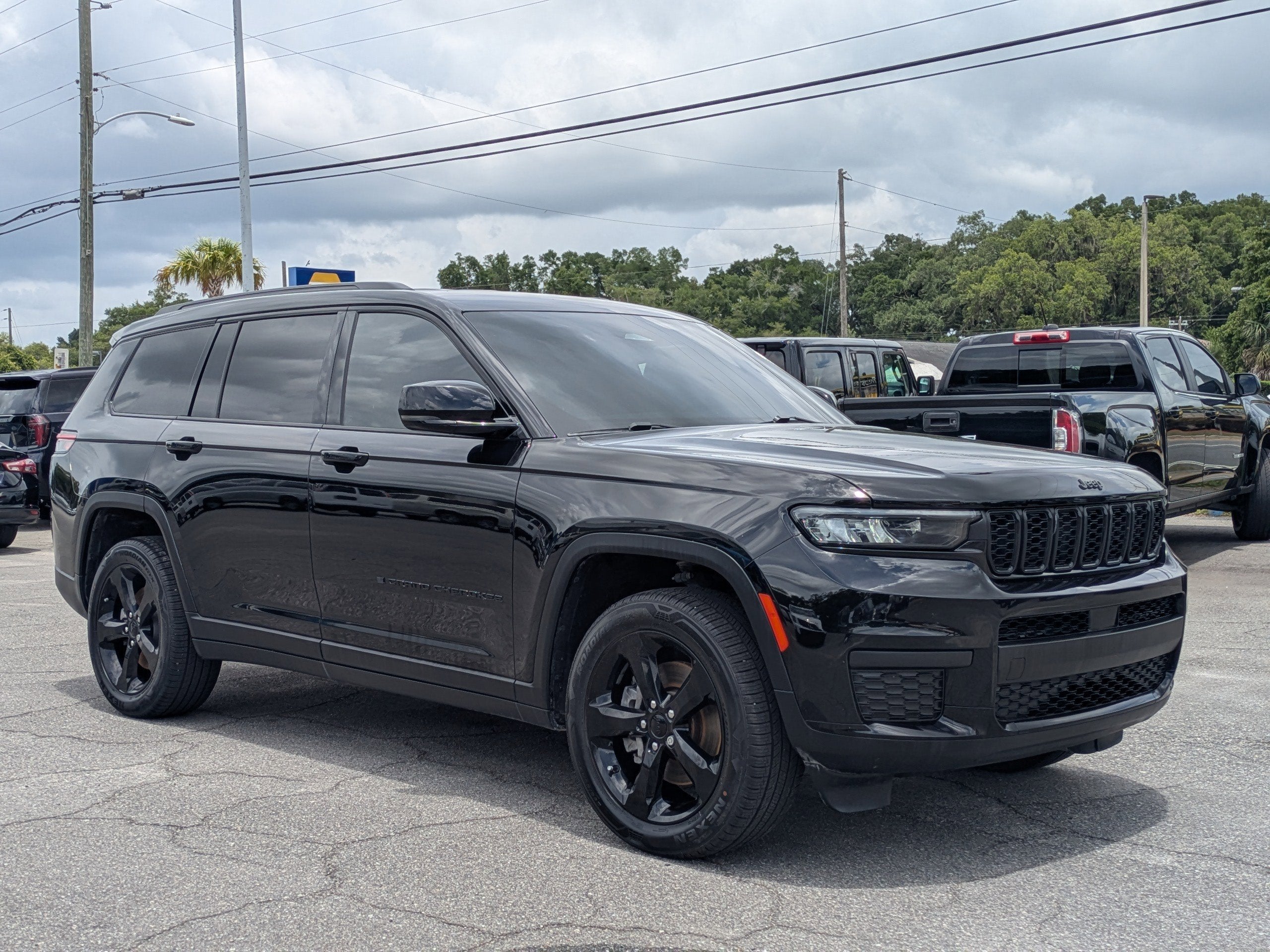 2023 Jeep GRAND CHEROKEE L Base