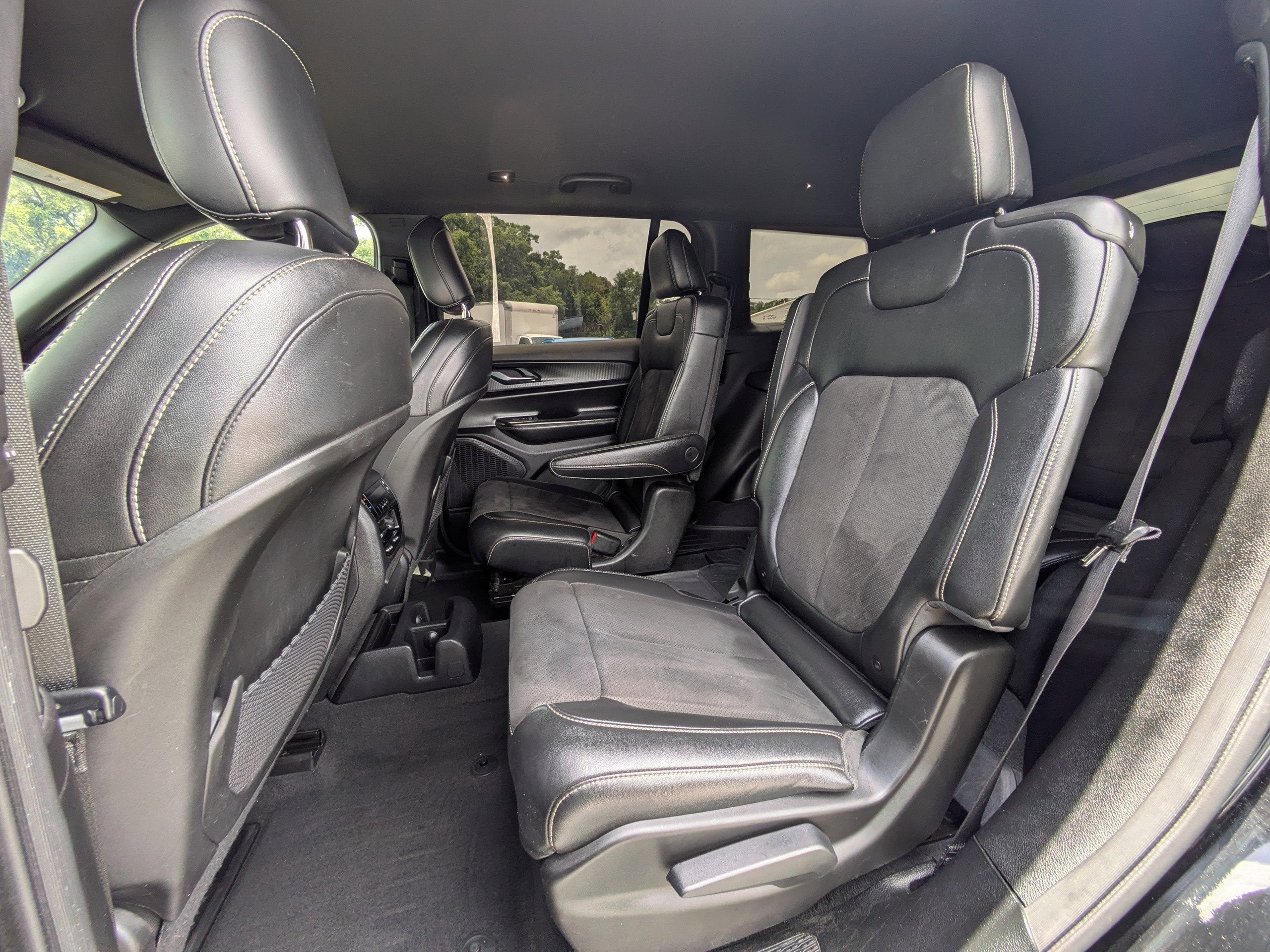 2023 Jeep GRAND CHEROKEE L Base