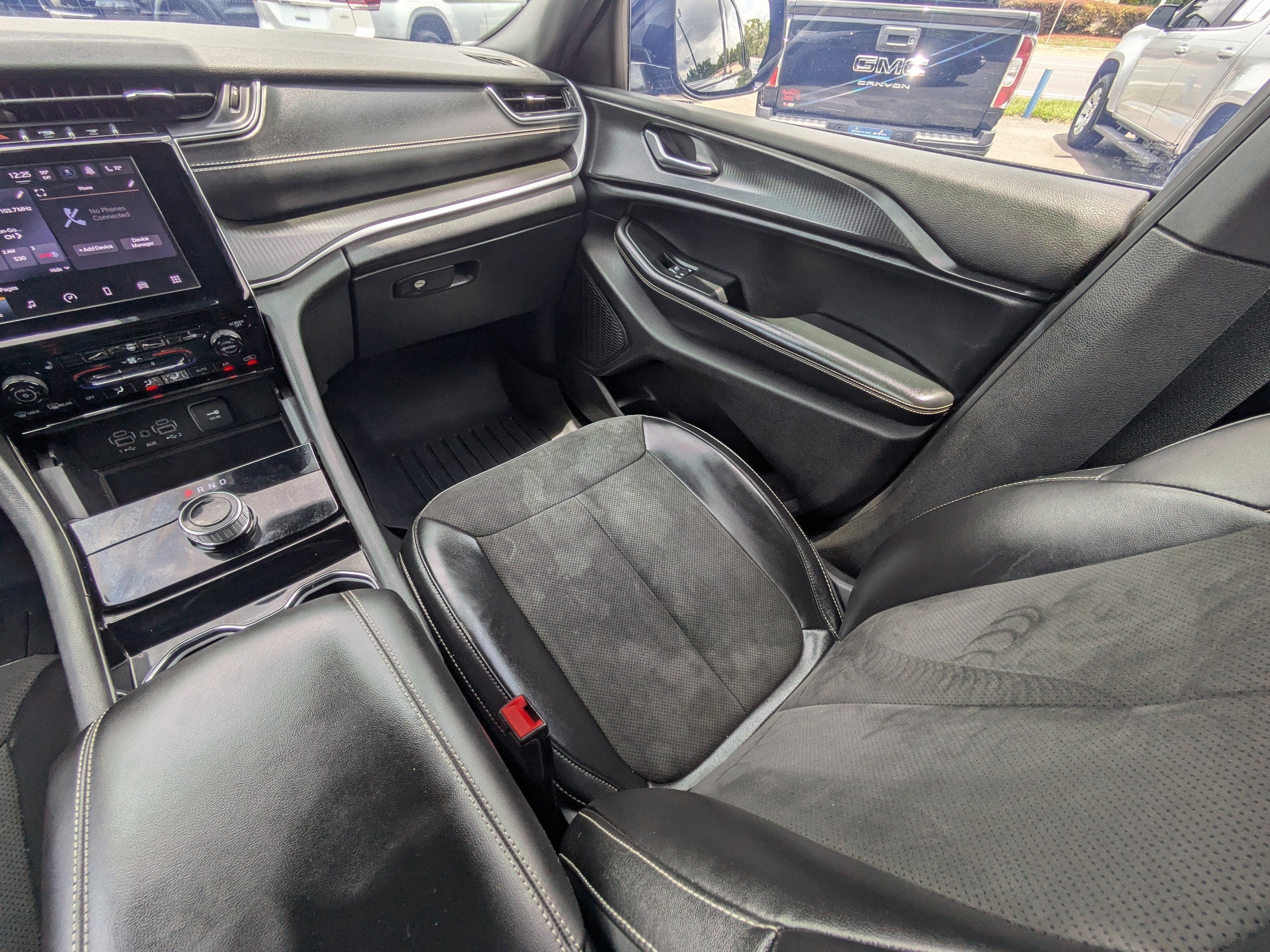 2023 Jeep GRAND CHEROKEE L Base