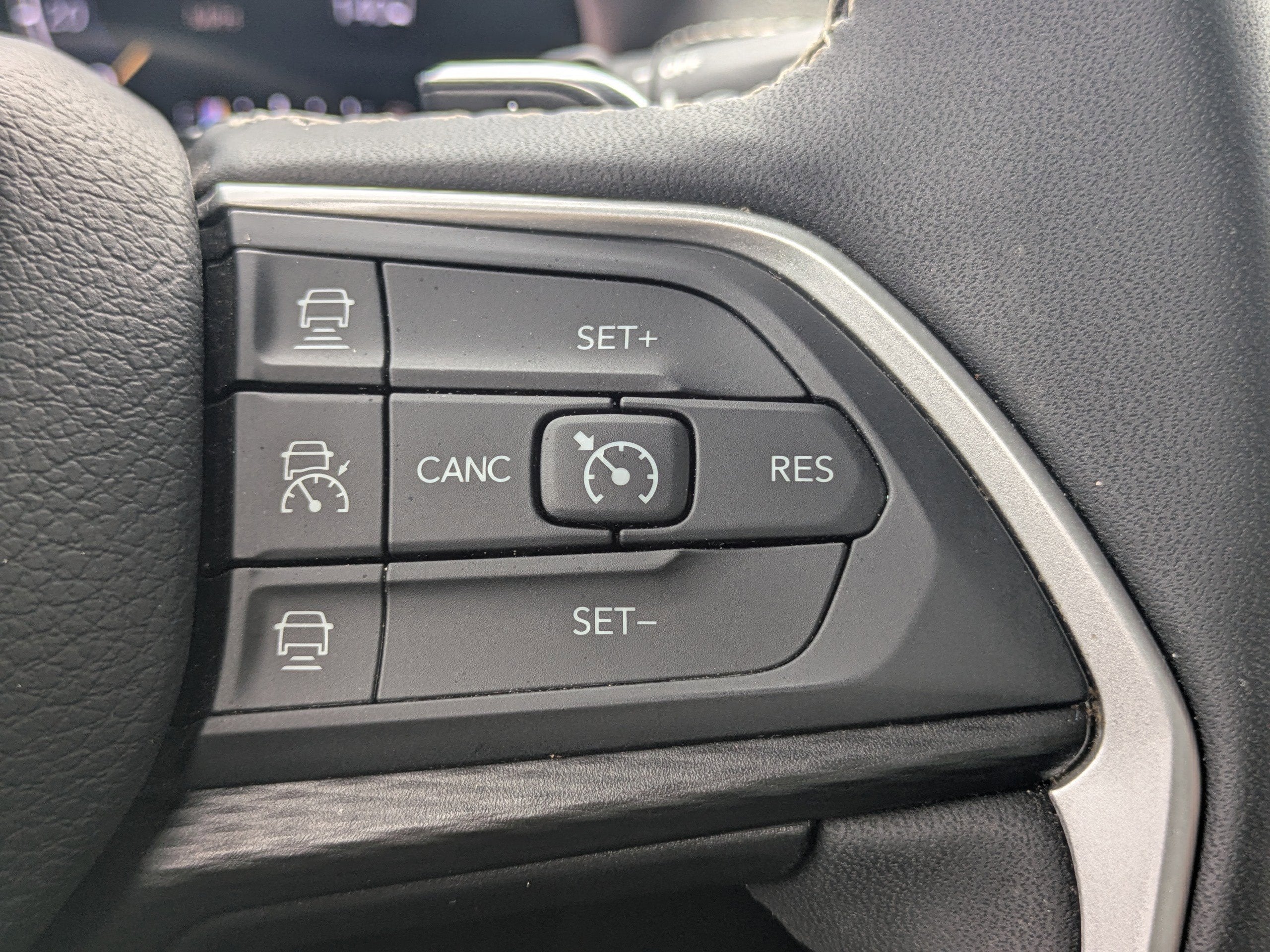 2023 Jeep GRAND CHEROKEE L Base