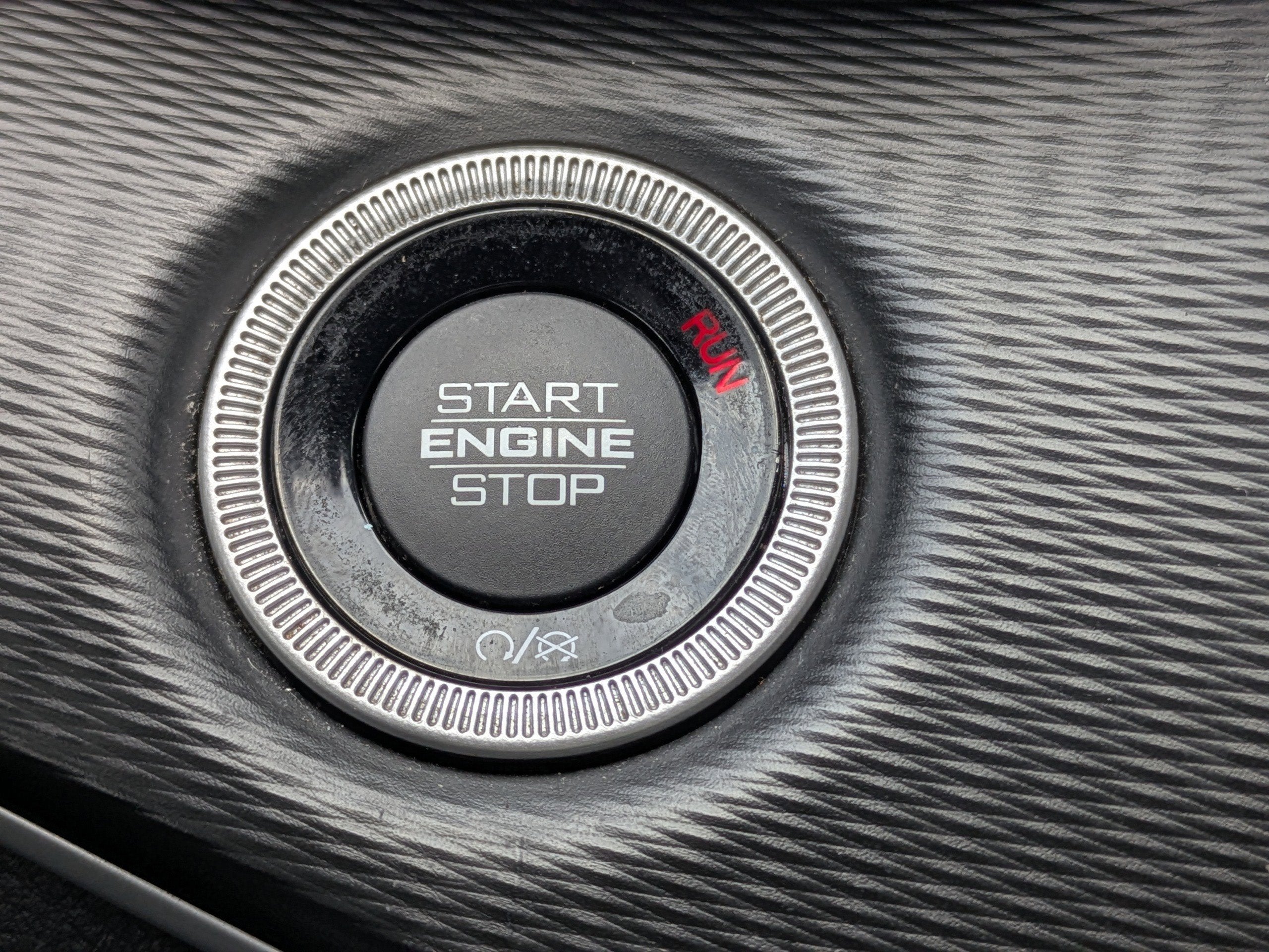 2023 Jeep GRAND CHEROKEE L Base