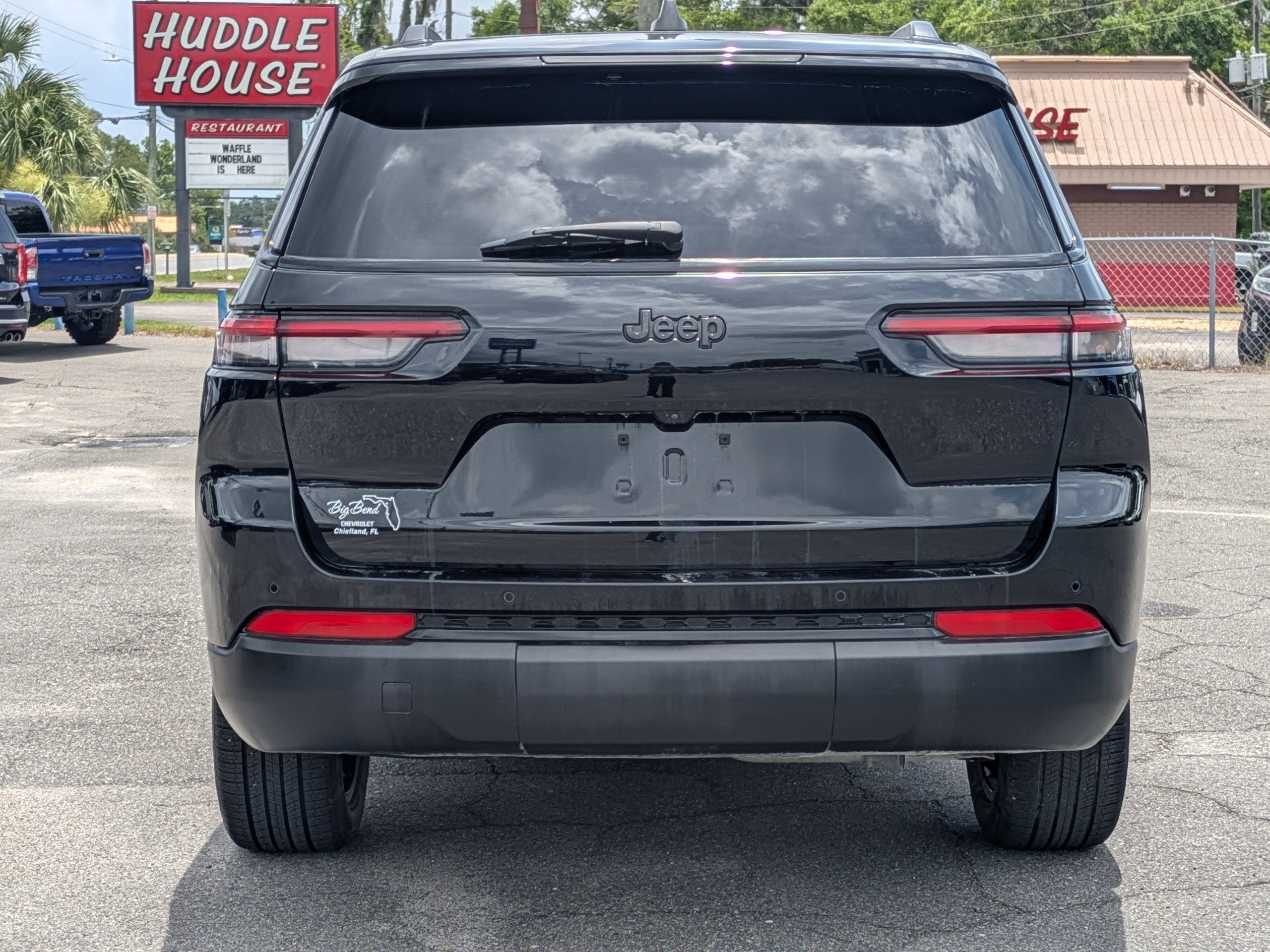 2023 Jeep GRAND CHEROKEE L Base