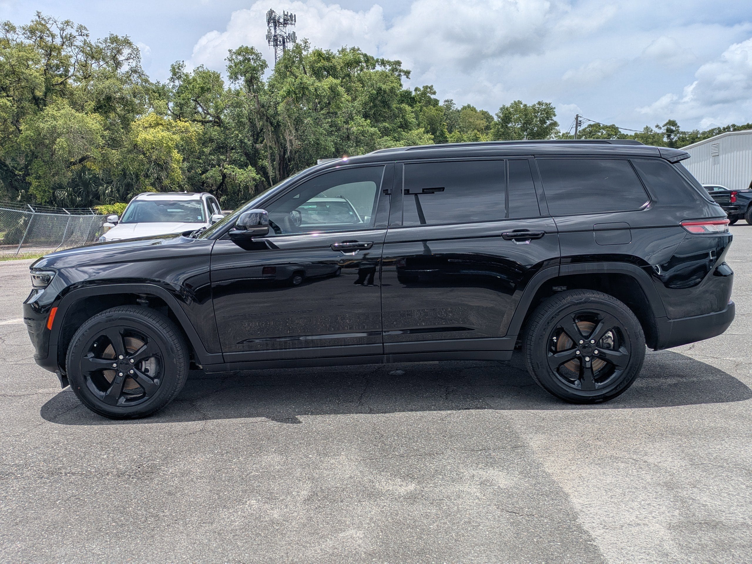 2023 Jeep GRAND CHEROKEE L Base