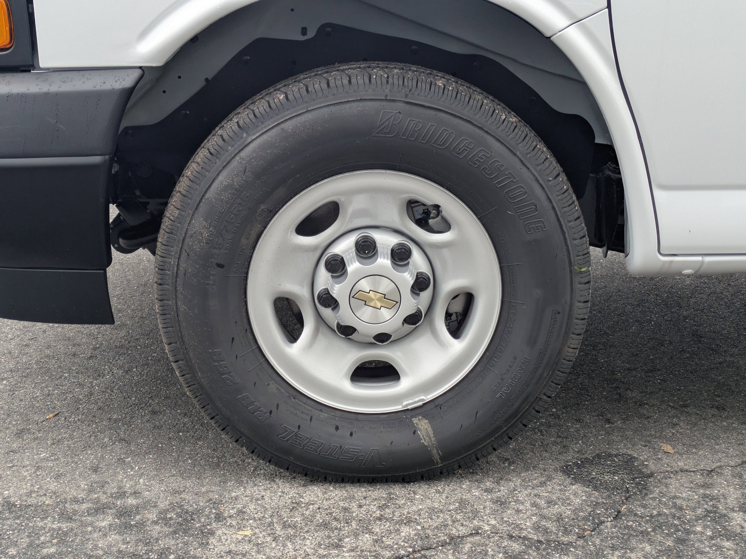 2025 Chevrolet Express Passenger 1LS