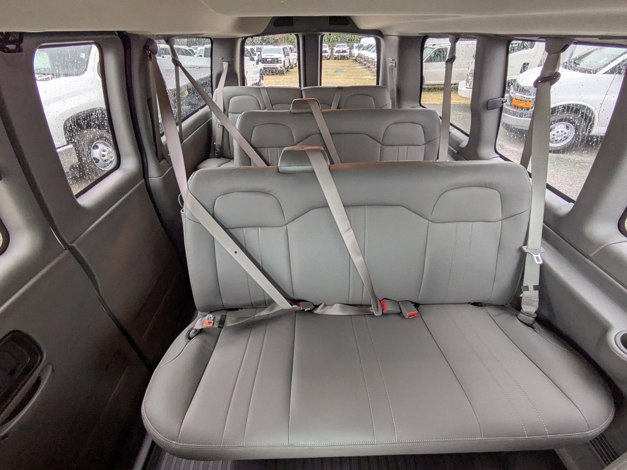 2025 Chevrolet Express Passenger 1LS