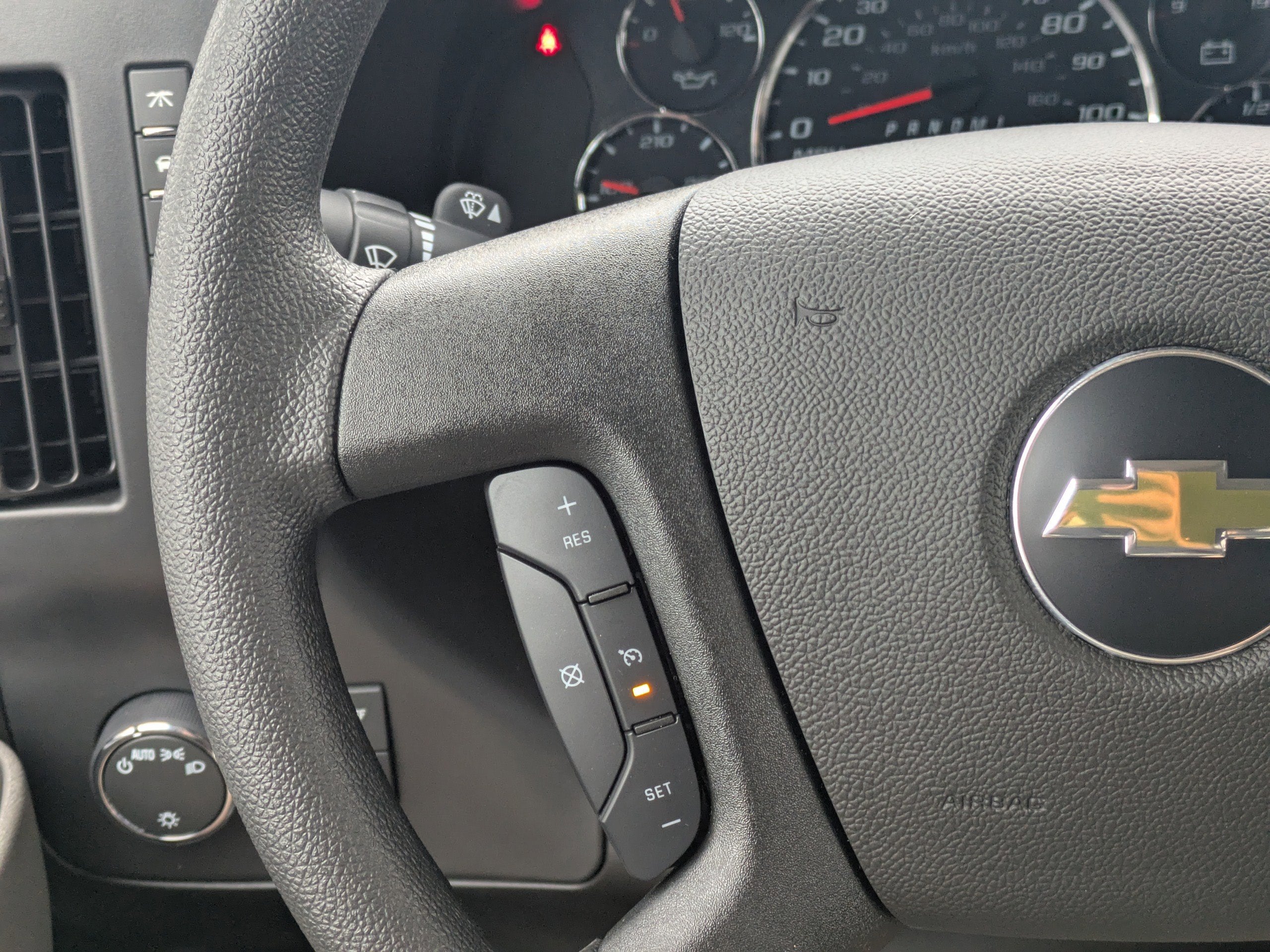 2025 Chevrolet Express Passenger 1LS