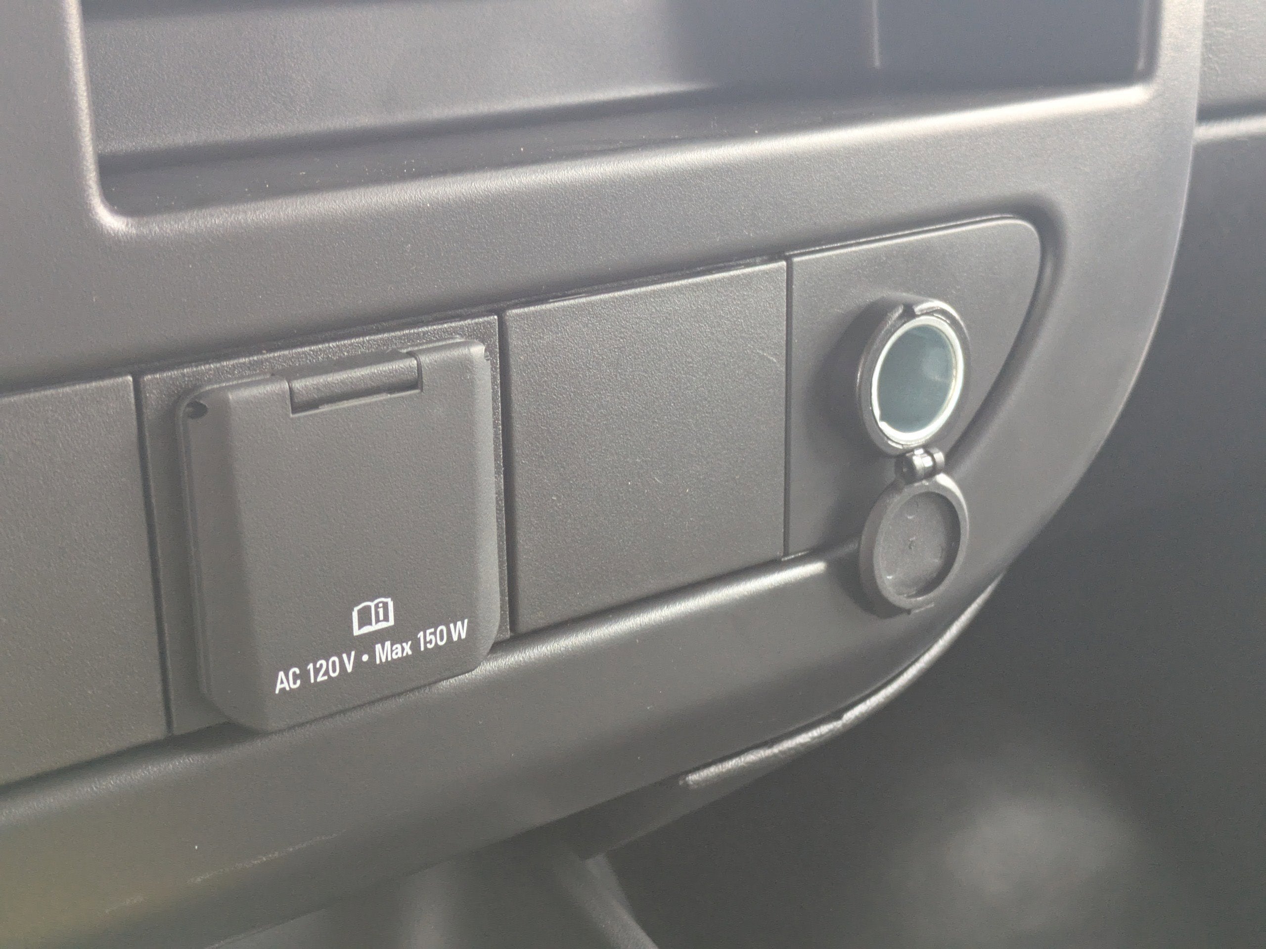 2025 Chevrolet Express Passenger 1LS