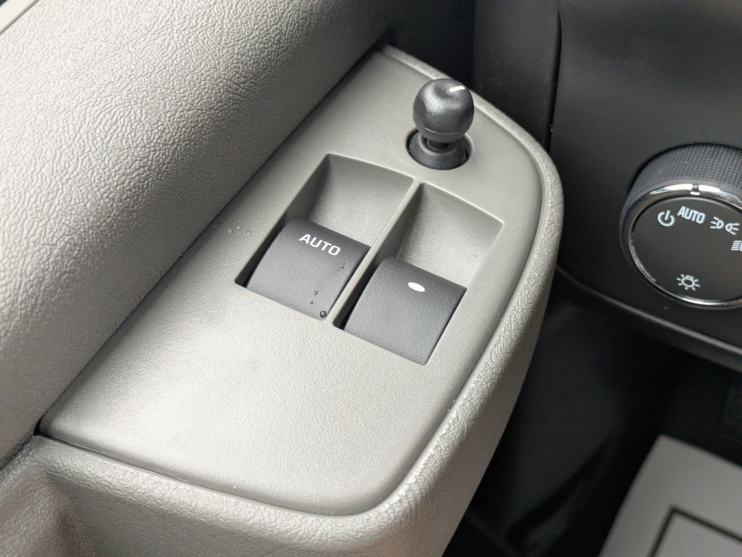 2025 Chevrolet Express Passenger 1LS