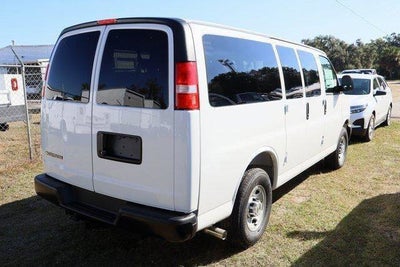 2025 Chevrolet Express Passenger 3500 1LS