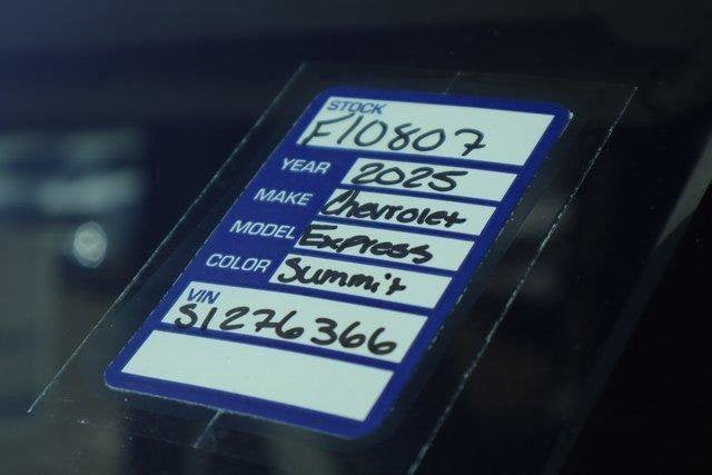 2025 Chevrolet Express Passenger 3500 1LS