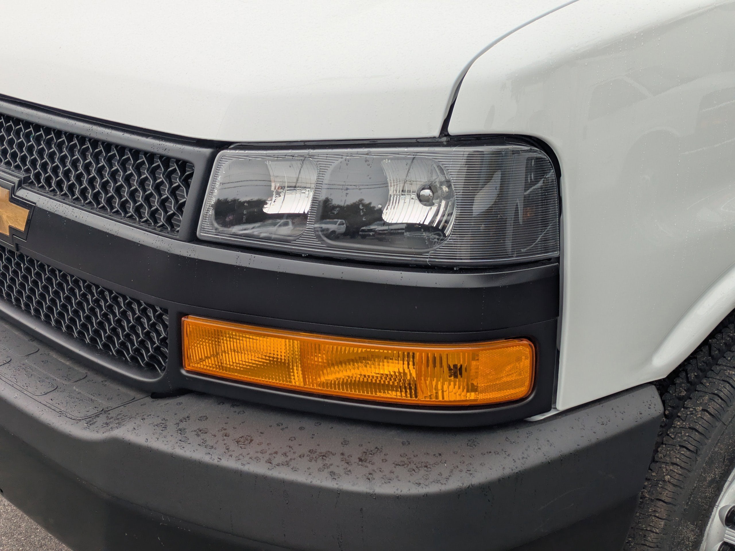 2025 Chevrolet Express Passenger 3500 1LS