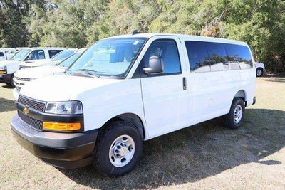 2025 Chevrolet Express Passenger 3500 1LS