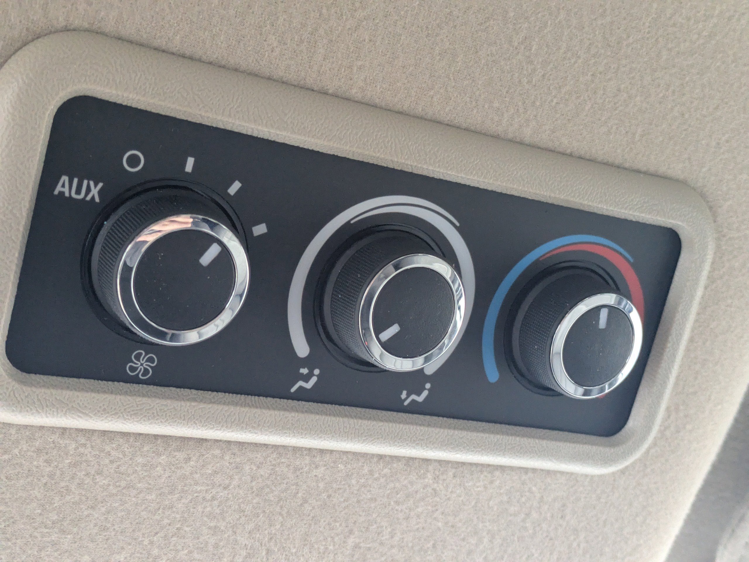 2025 Chevrolet Express Passenger 3500 1LS