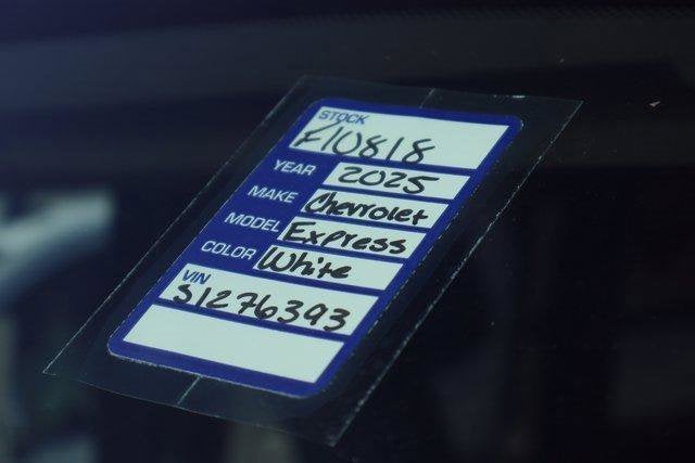 2025 Chevrolet Express Passenger 3500 1LS