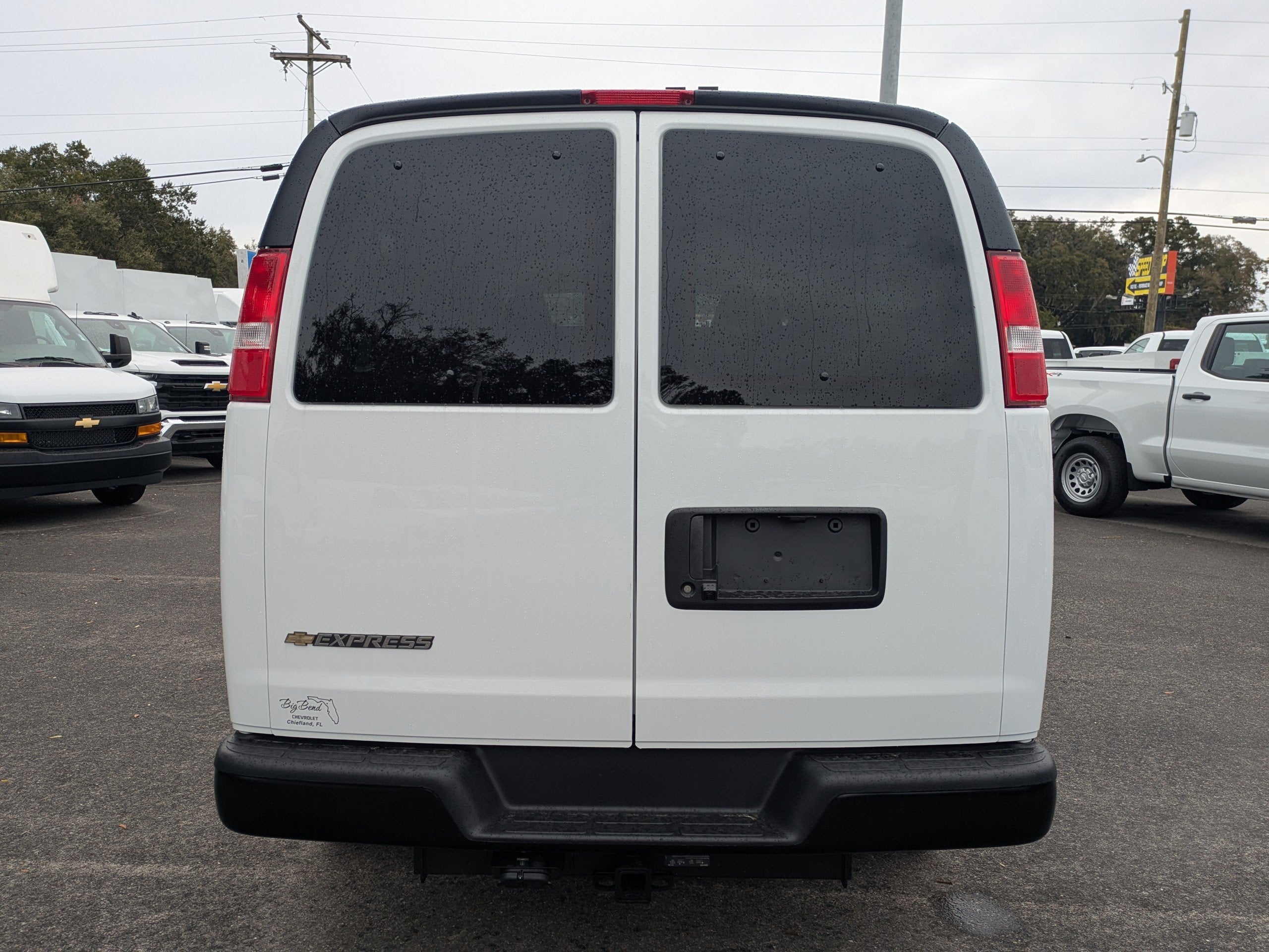 2025 Chevrolet Express Passenger 3500 1LS