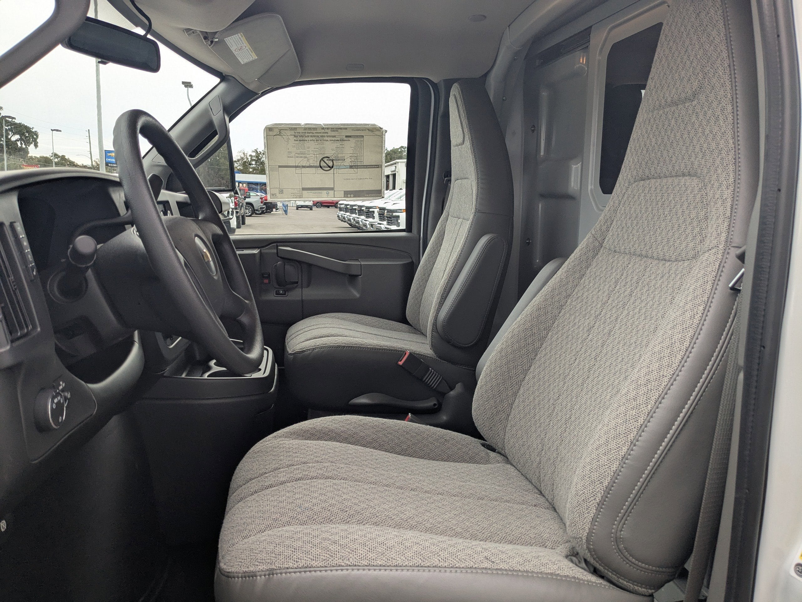 2025 Chevrolet Express Cutaway 3500 1WT