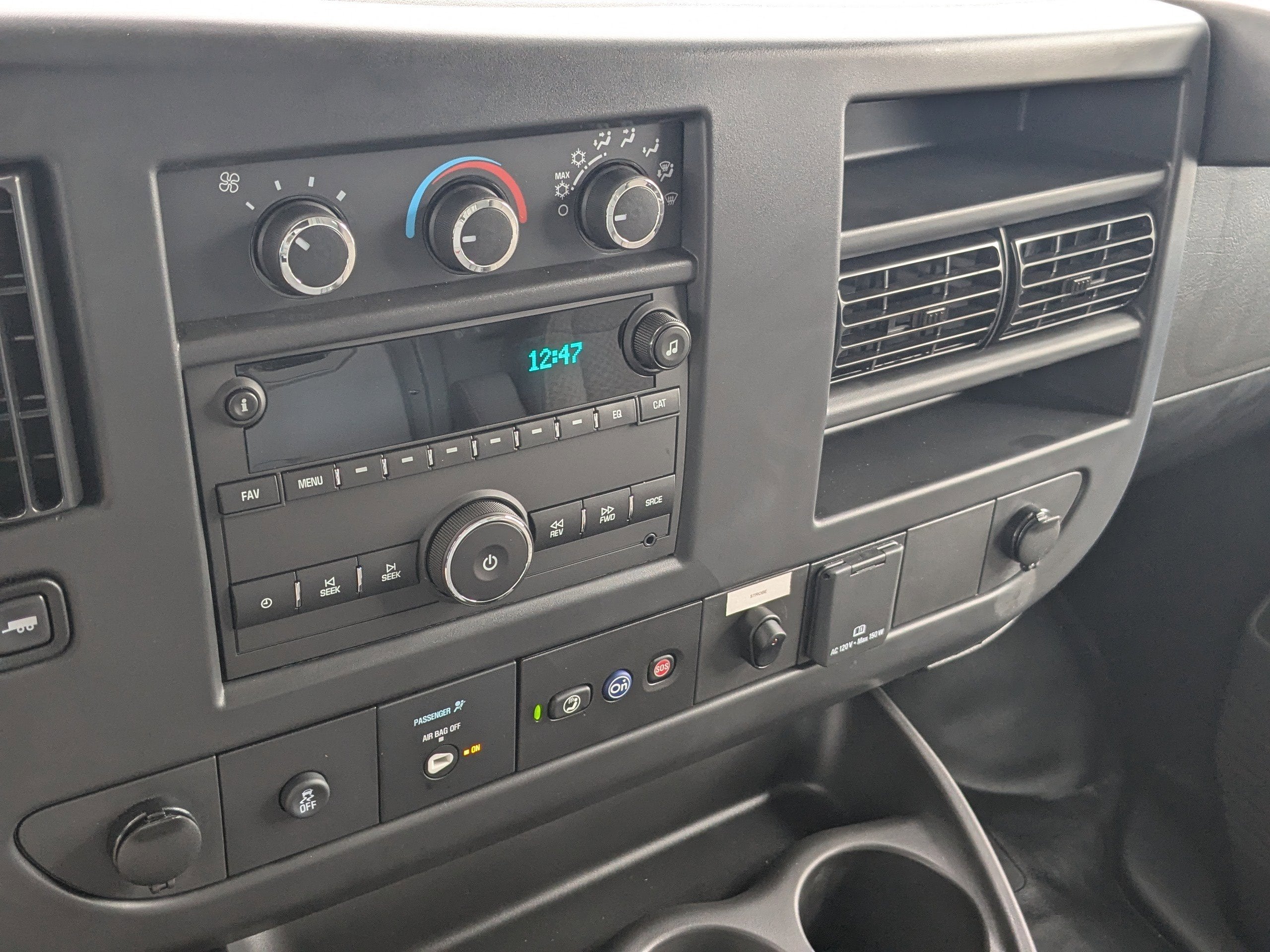 2025 Chevrolet Express Cutaway 3500 1WT