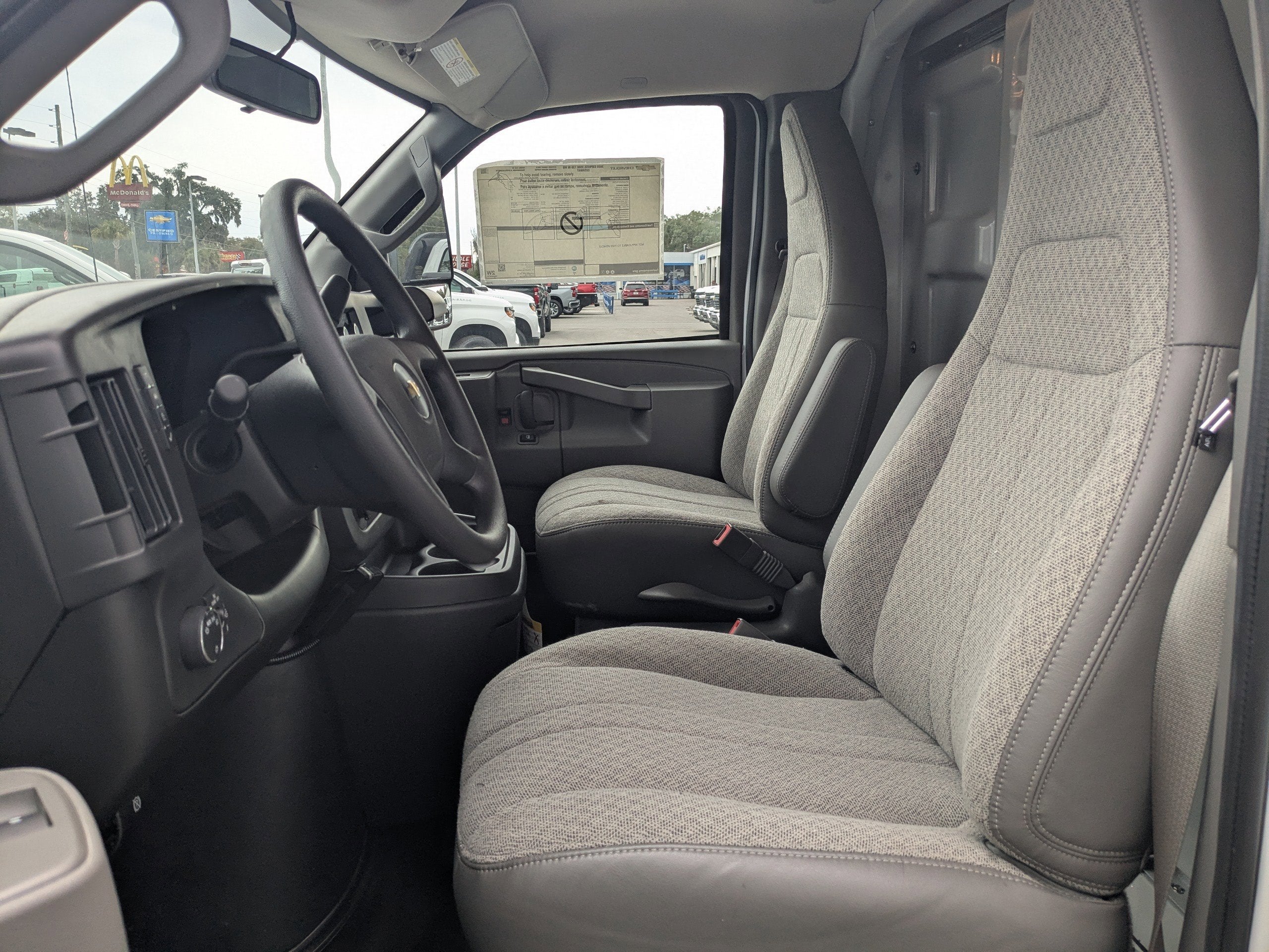 2025 Chevrolet Express Cutaway 3500 1WT