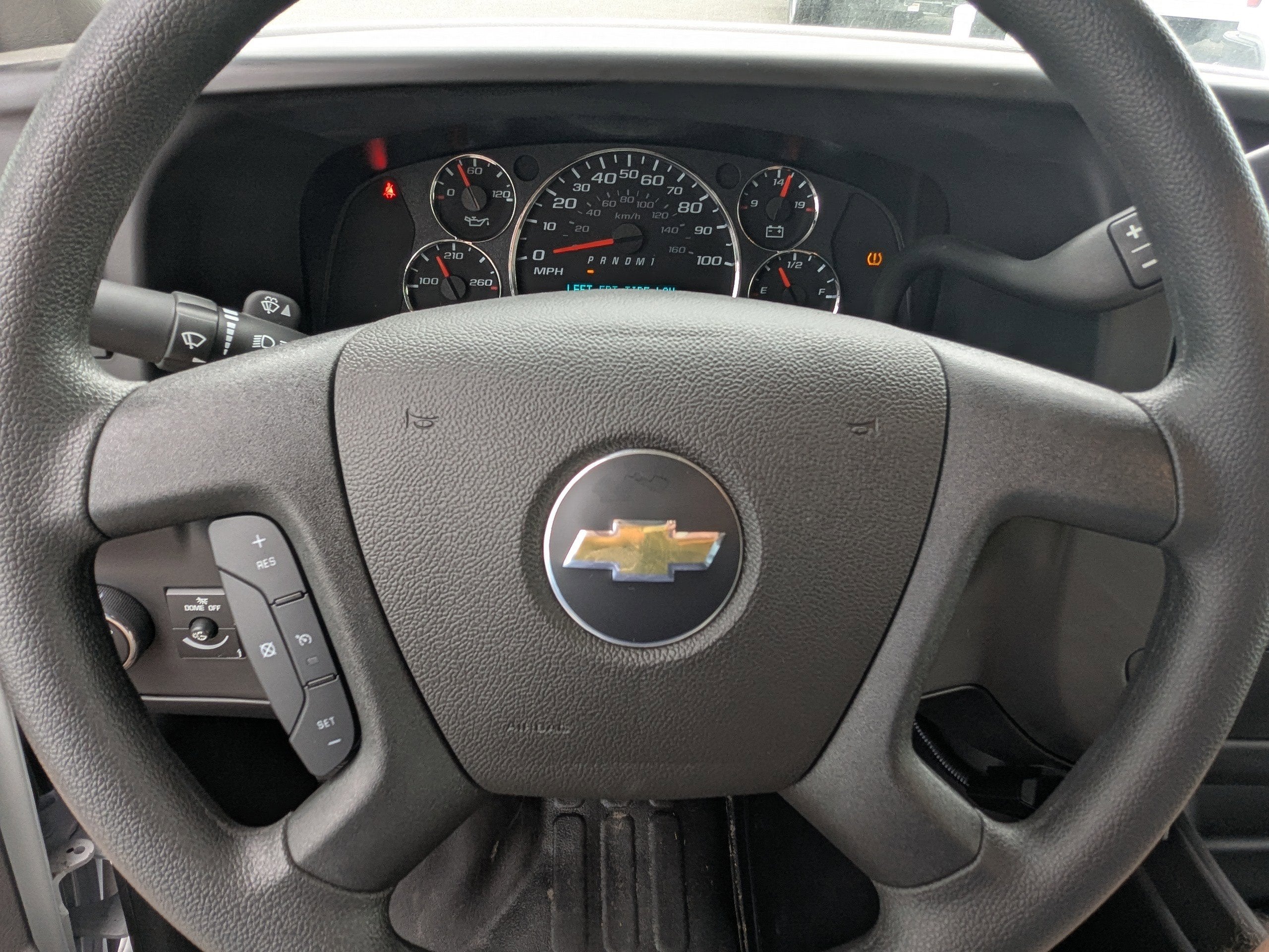 2025 Chevrolet Express Cutaway 3500 1WT