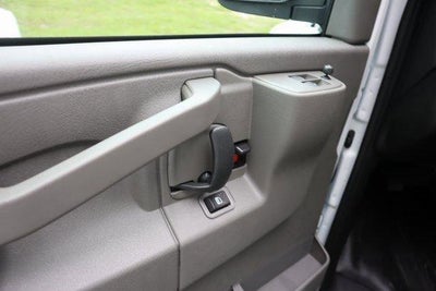 2025 Chevrolet Express Cutaway 3500 1WT