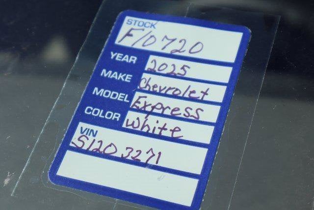 2025 Chevrolet Express Cutaway 3500 1WT