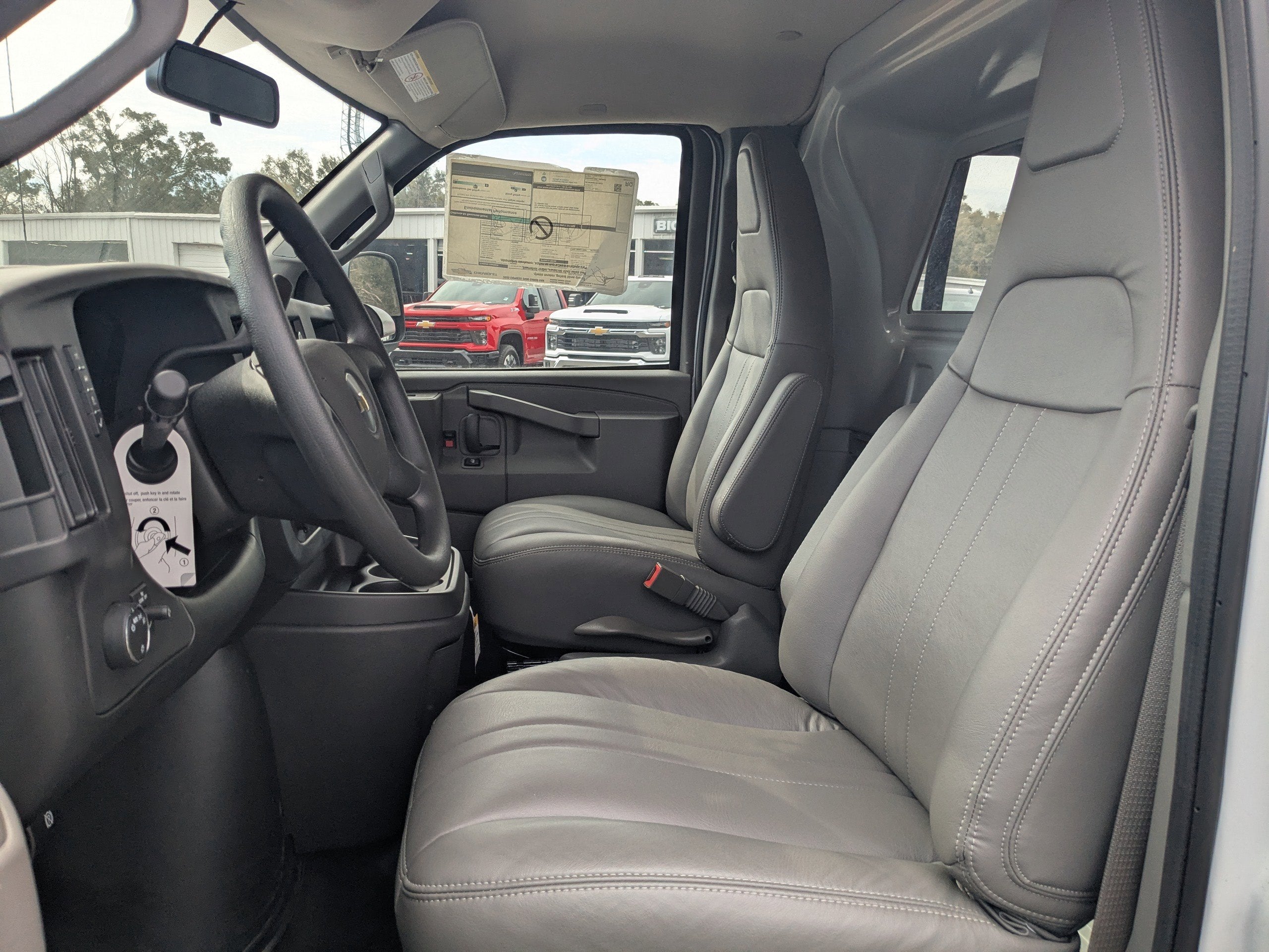 2025 Chevrolet Express Cargo WT