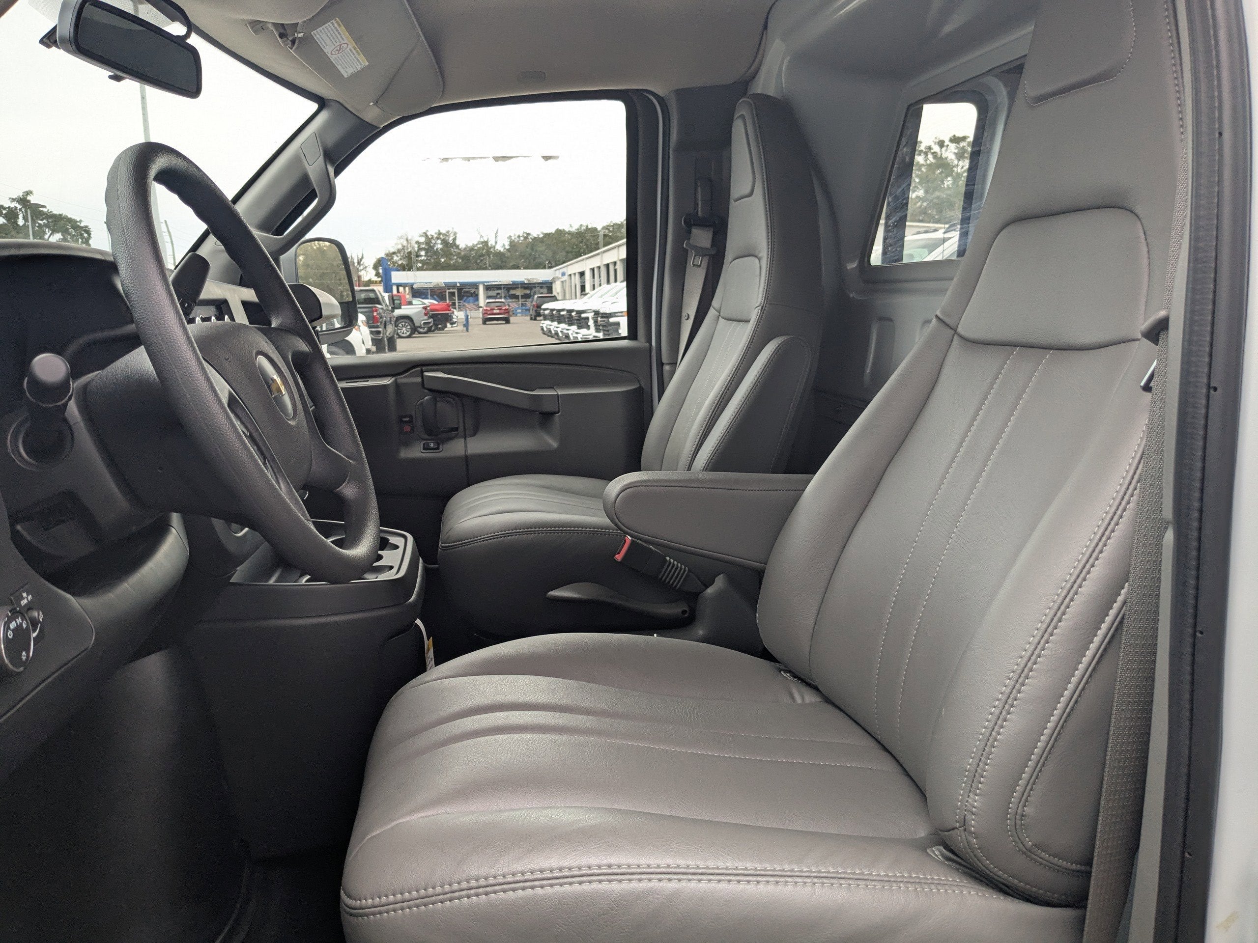 2025 Chevrolet Express Cargo WT