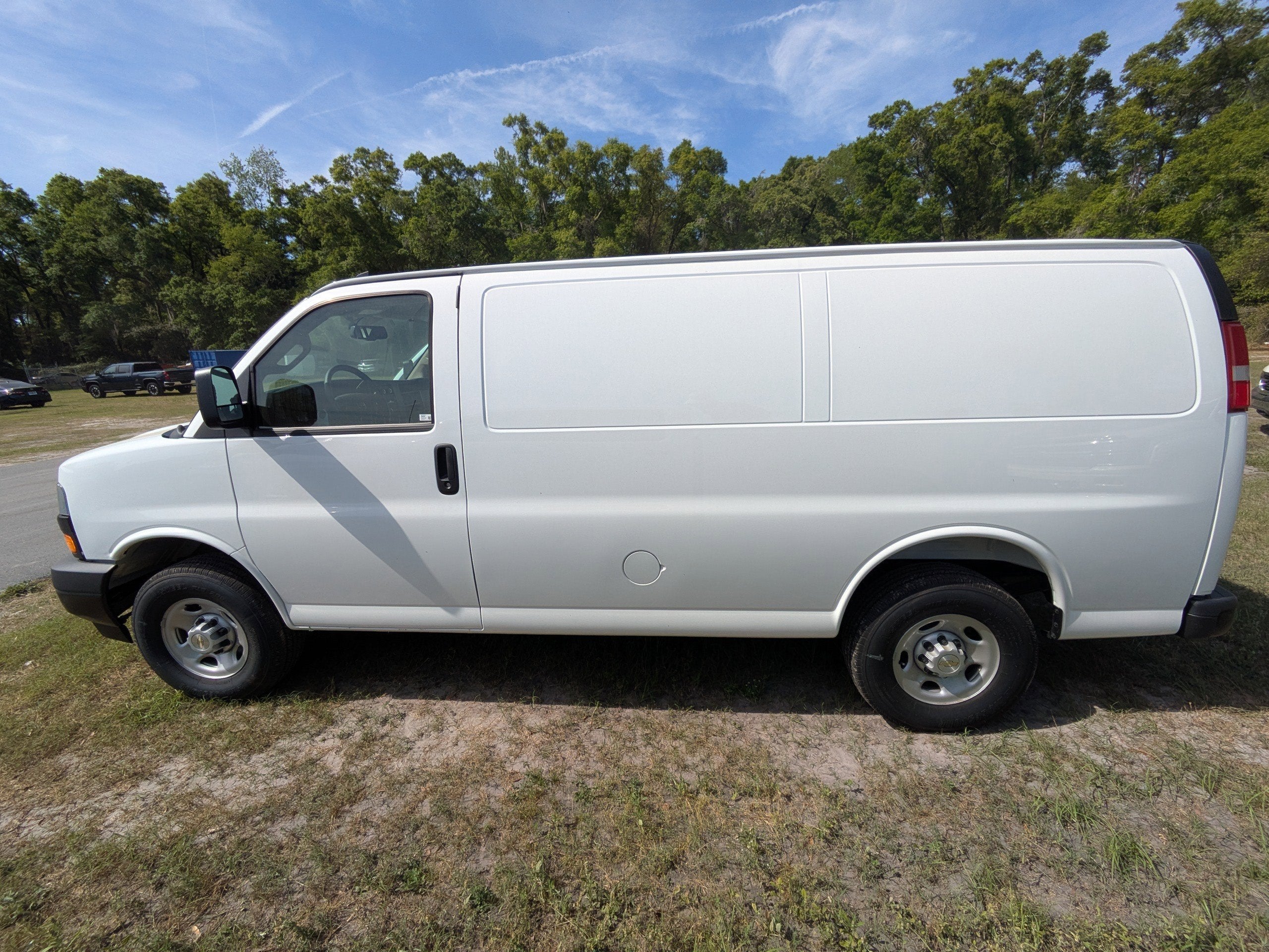 2025 Chevrolet Express Cargo WT