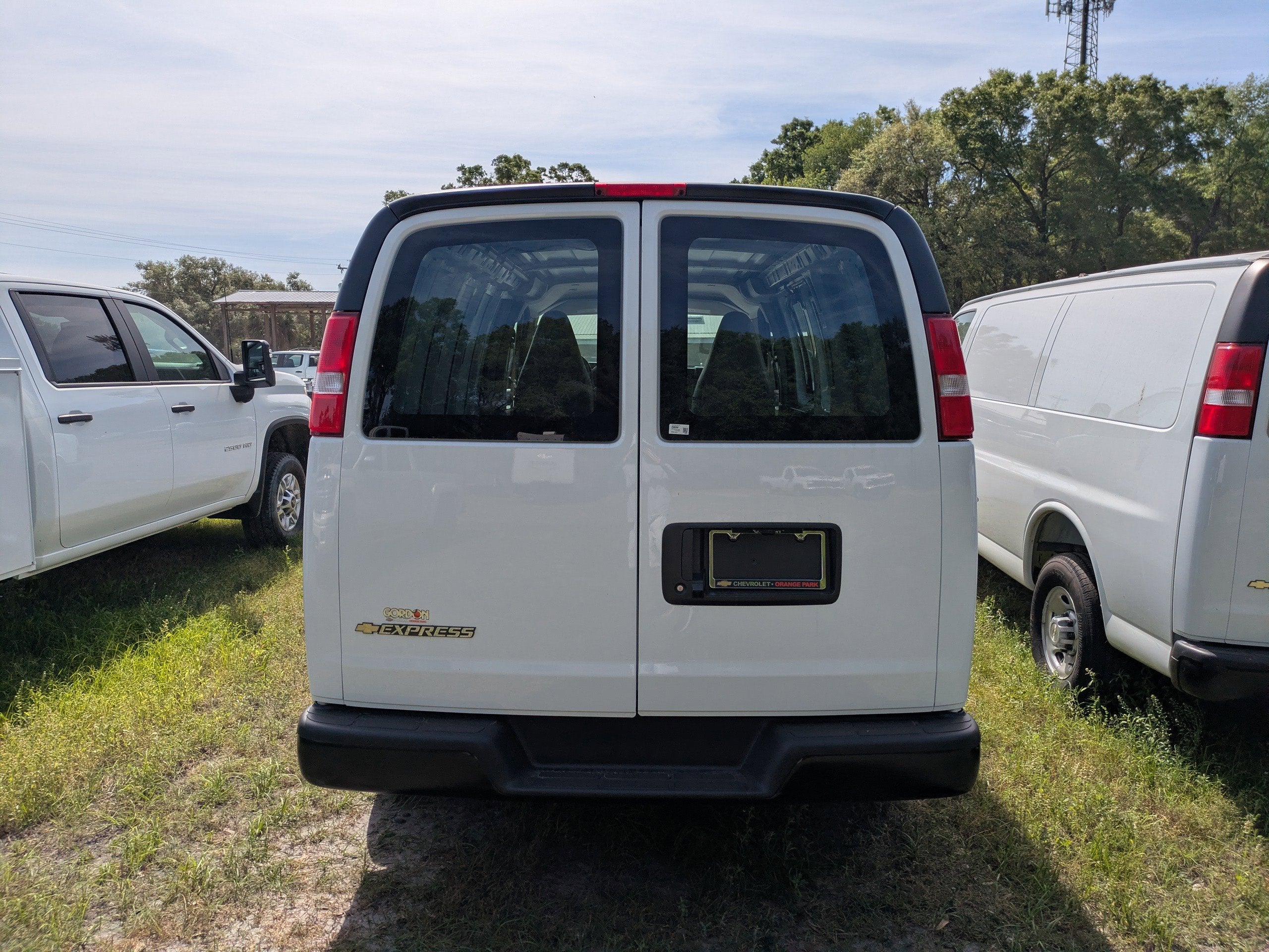 2025 Chevrolet Express Cargo WT