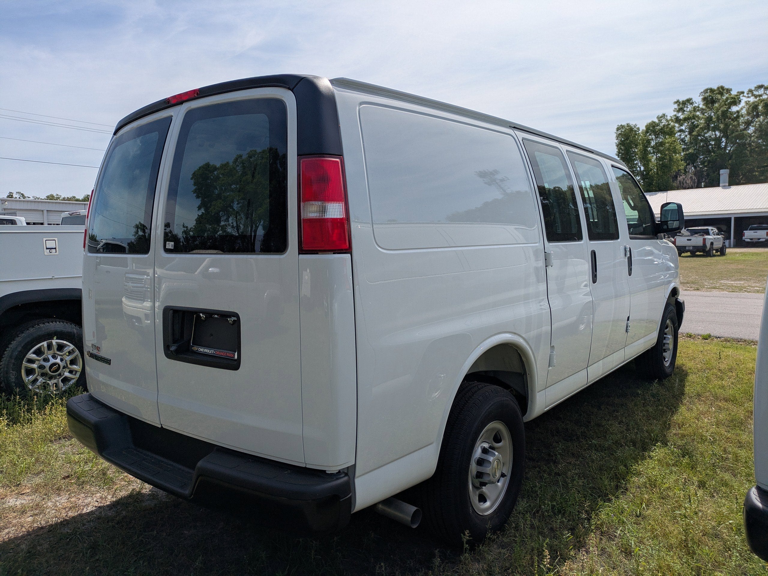 2025 Chevrolet Express Cargo WT