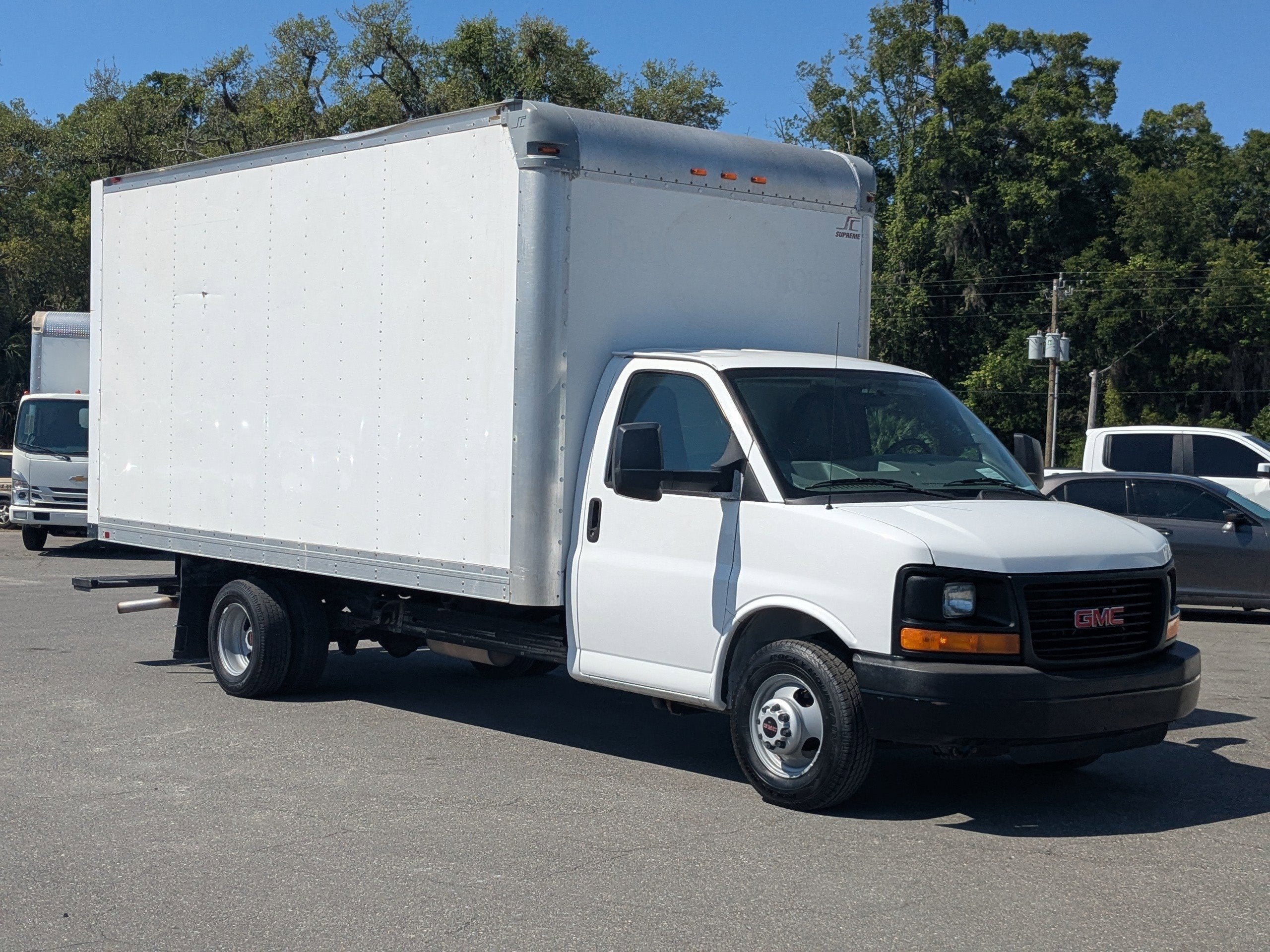 2016 GMC Savana Cutaway 3500 Base