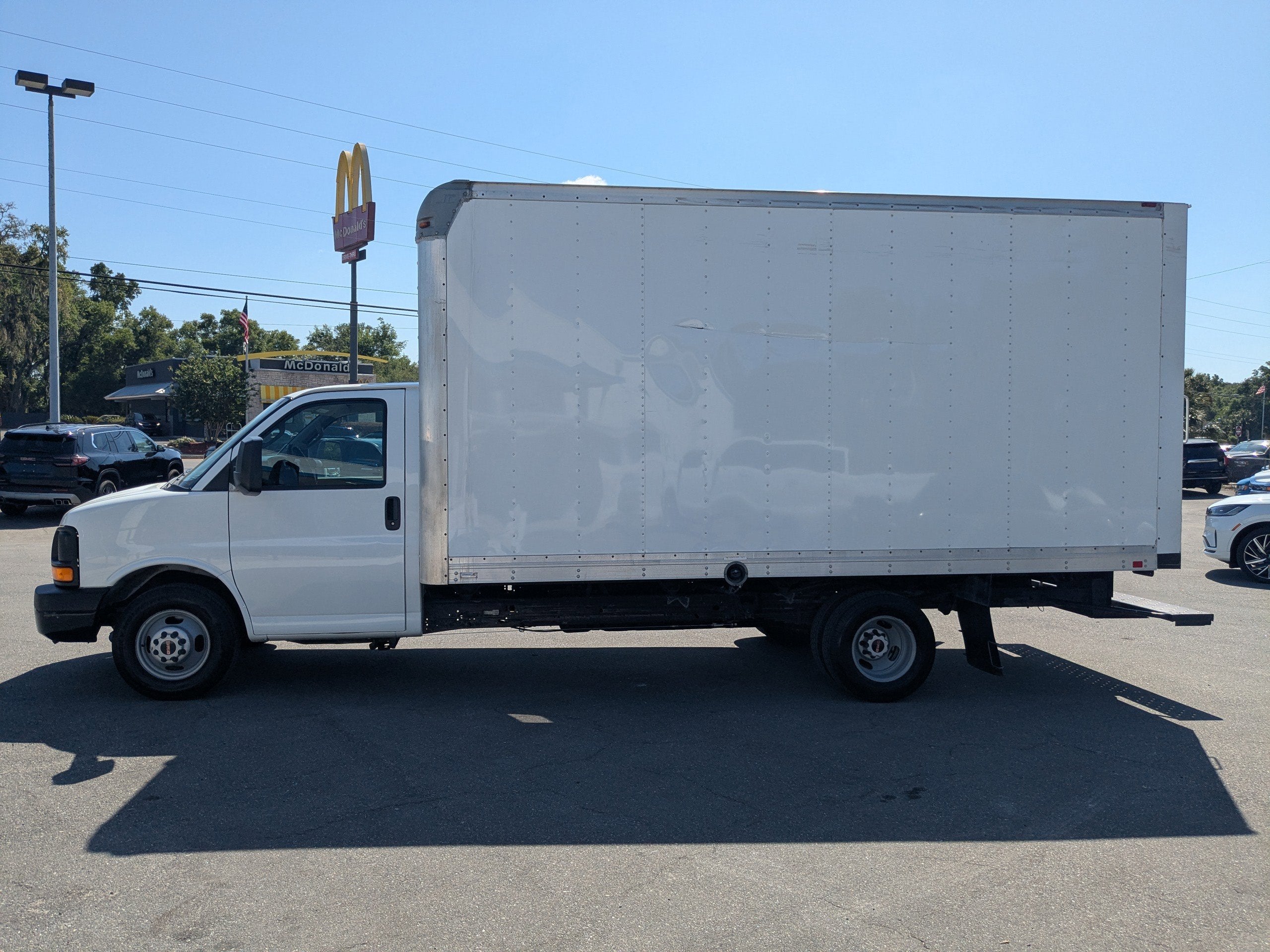 2016 GMC Savana Cutaway 3500 Base