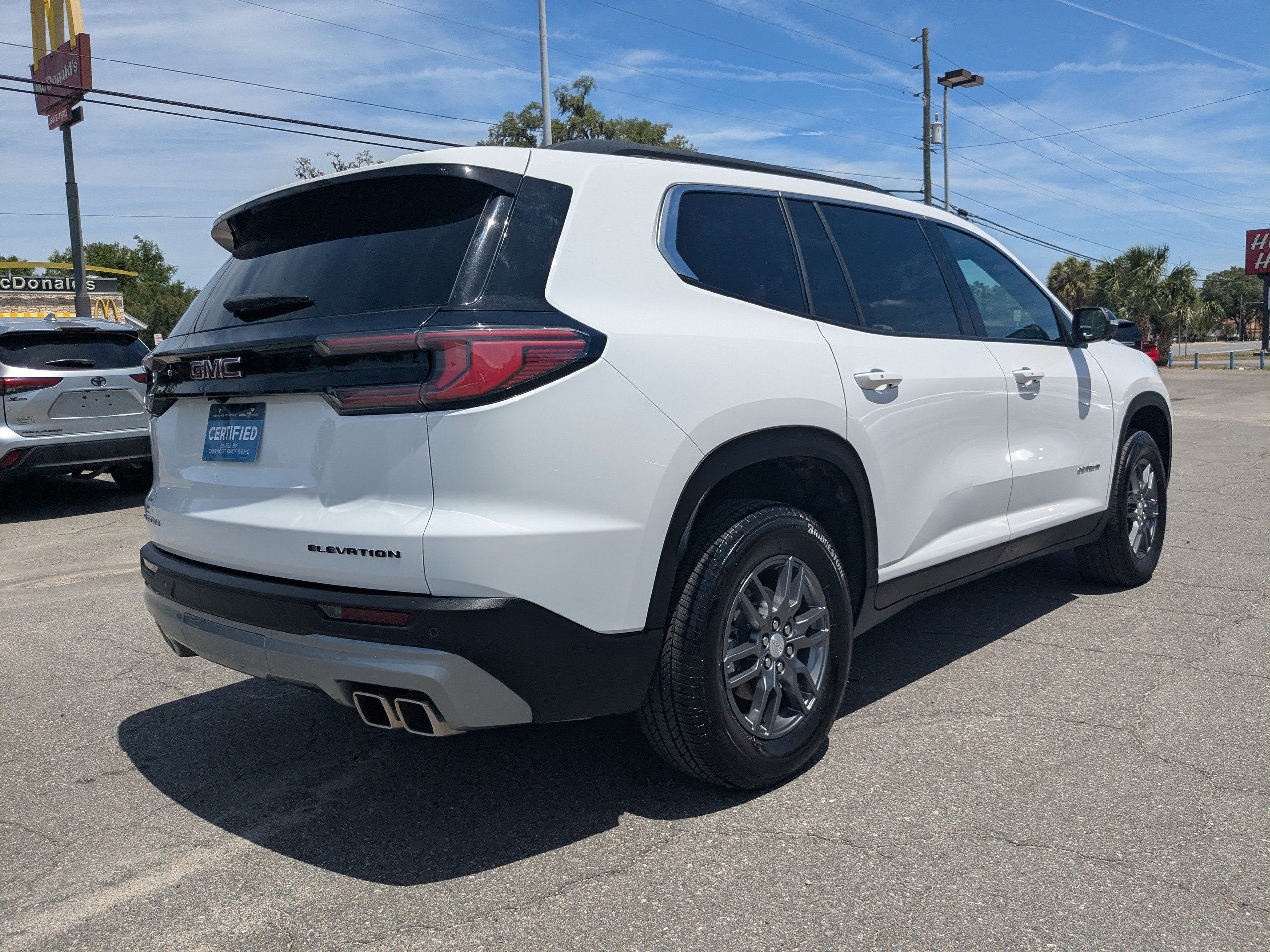 2025 GMC Acadia Elevation