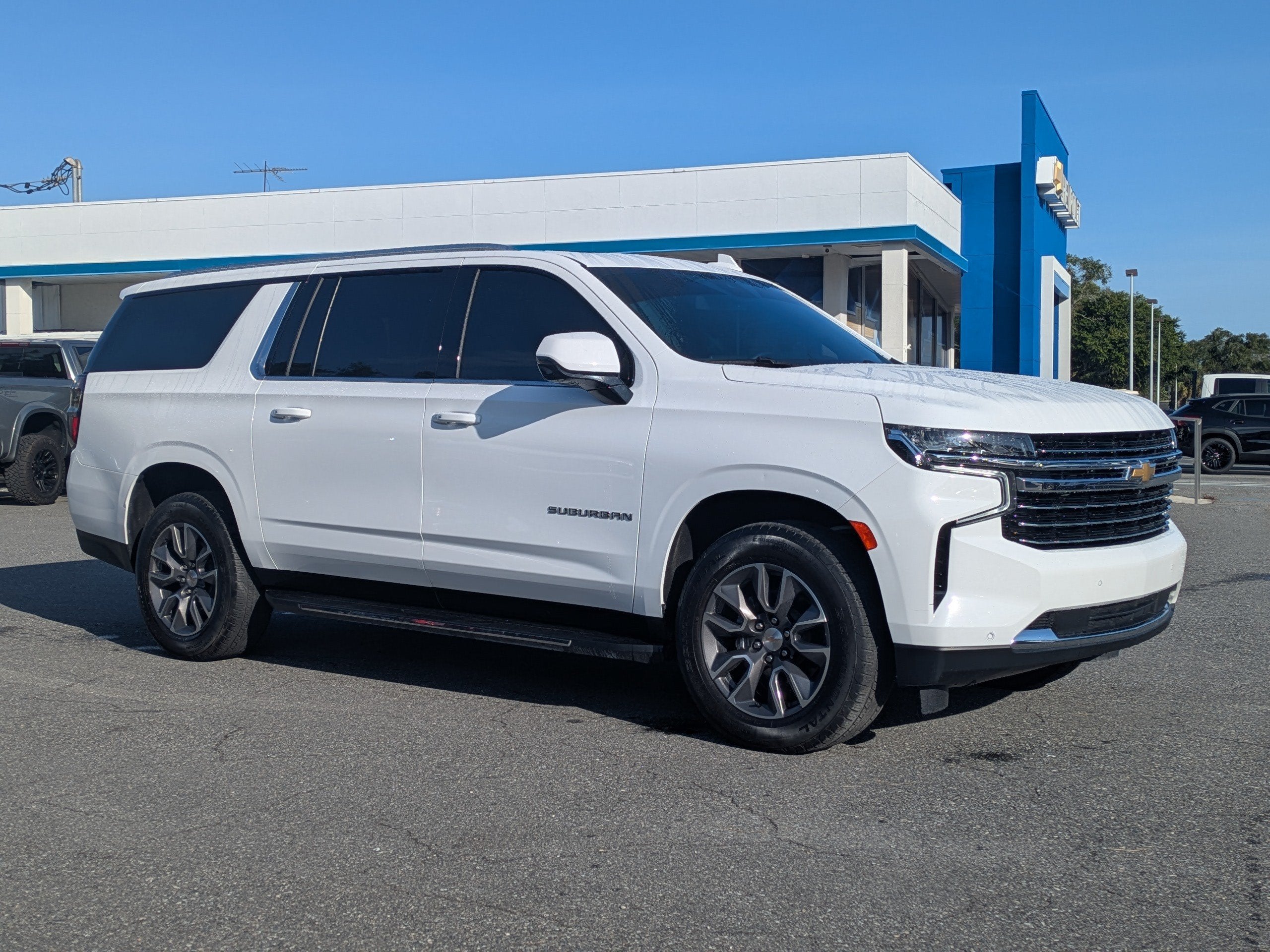 2024 Chevrolet Suburban LT