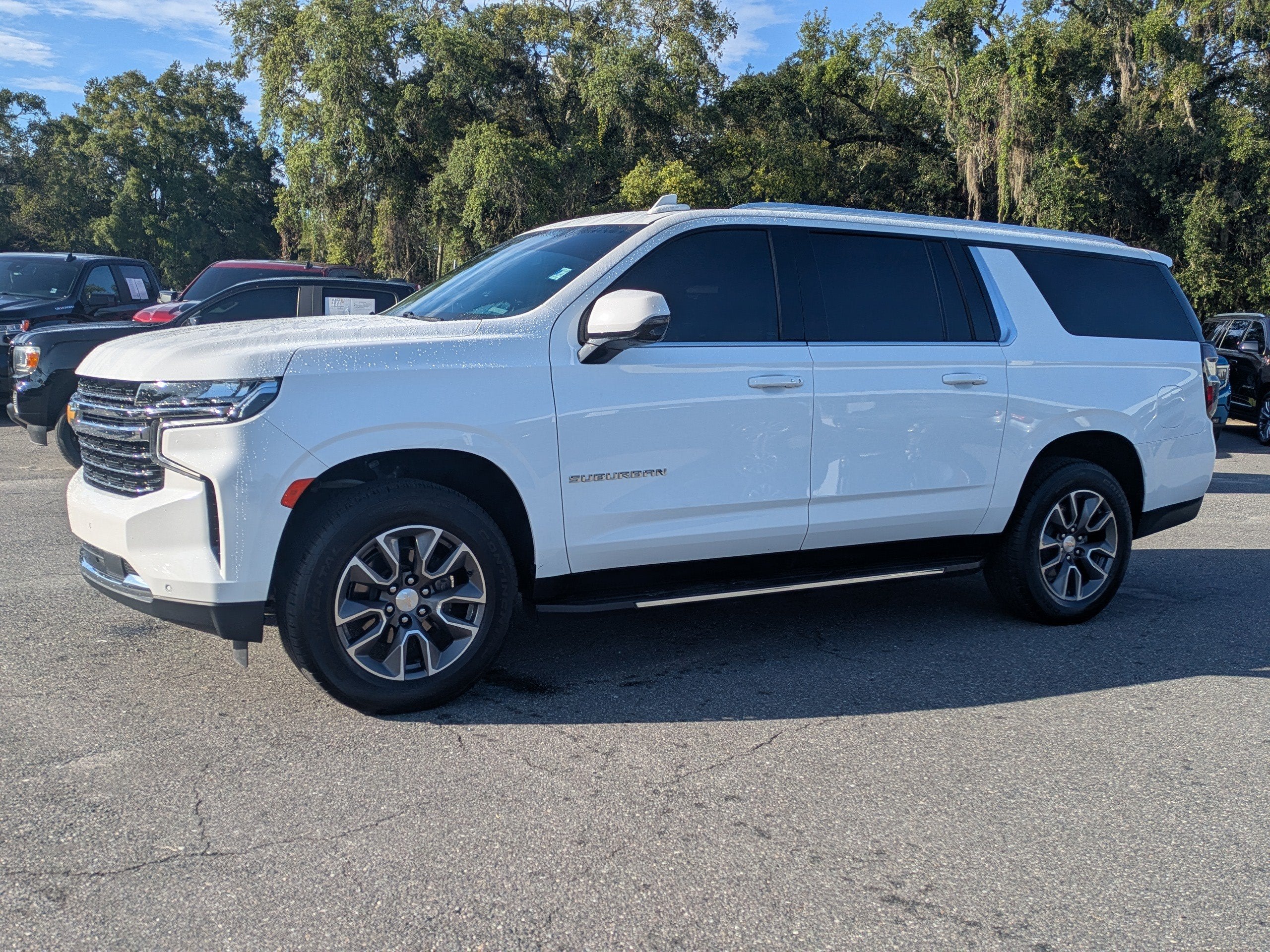 2024 Chevrolet Suburban LT