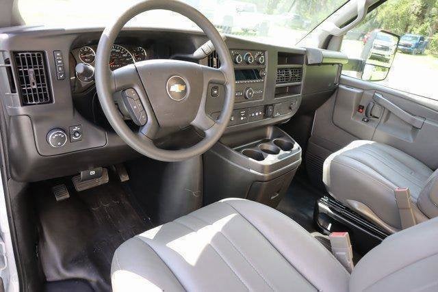 2025 Chevrolet Express Cutaway 3500 1WT