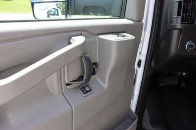 2025 Chevrolet Express Cutaway 3500 1WT